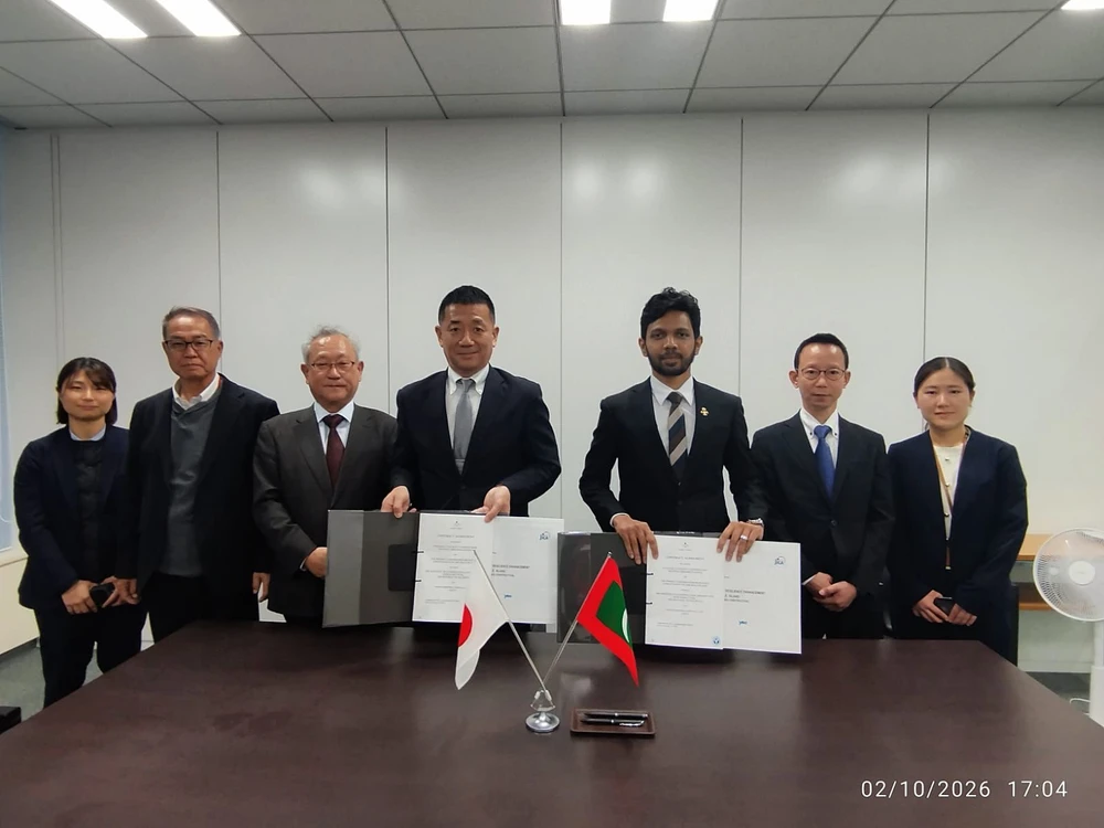 photo for މާލޭގެ އިރުމައްޗާއި އުތުރުފަރާތު ތޮށިގަނޑު މަރާމާތުކުރުމަށް އެއްބަސްވުމެއްގައި ސޮއިކޮށްފި